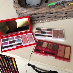 Interchangeable Elizabeth Arden palette.
